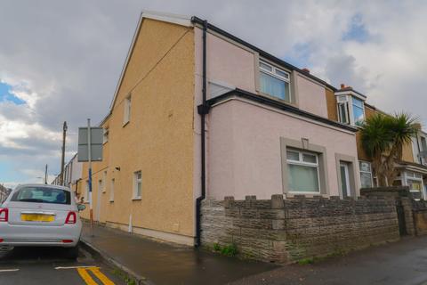 3 bedroom ground floor flat to rent, Bond Street, Swansea