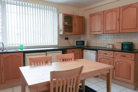 3 bedroom ground floor flat to rent, Bond Street, Swansea