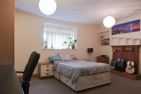 3 bedroom ground floor flat to rent, Bond Street, Swansea