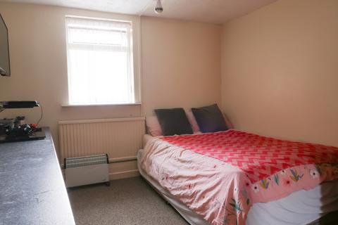 3 bedroom ground floor flat to rent, Bond Street, Swansea