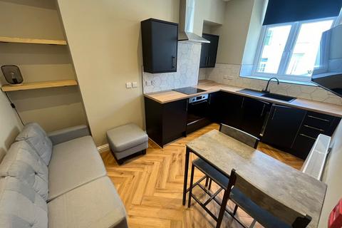 2 bedroom ground floor flat to rent, Westbury Street, Swansea