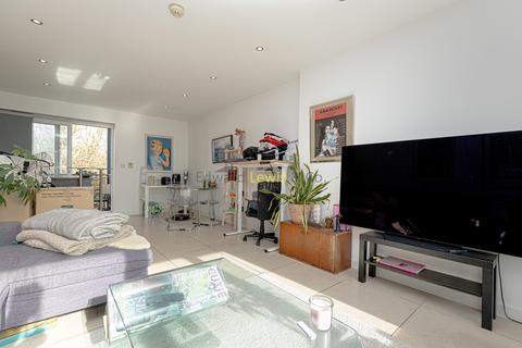 2 bedroom apartment to rent, John Campbell Road, London N16