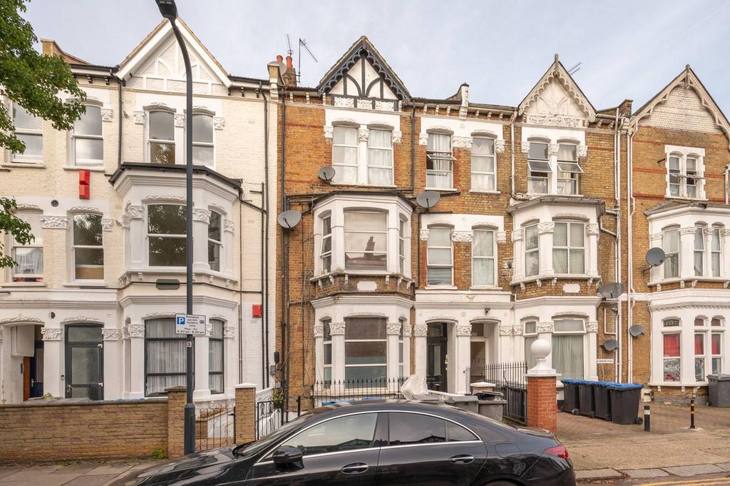 Burton Road, Kilburn, London, NW6 1 bed flat to rent £1,300 pcm (£300 pw)