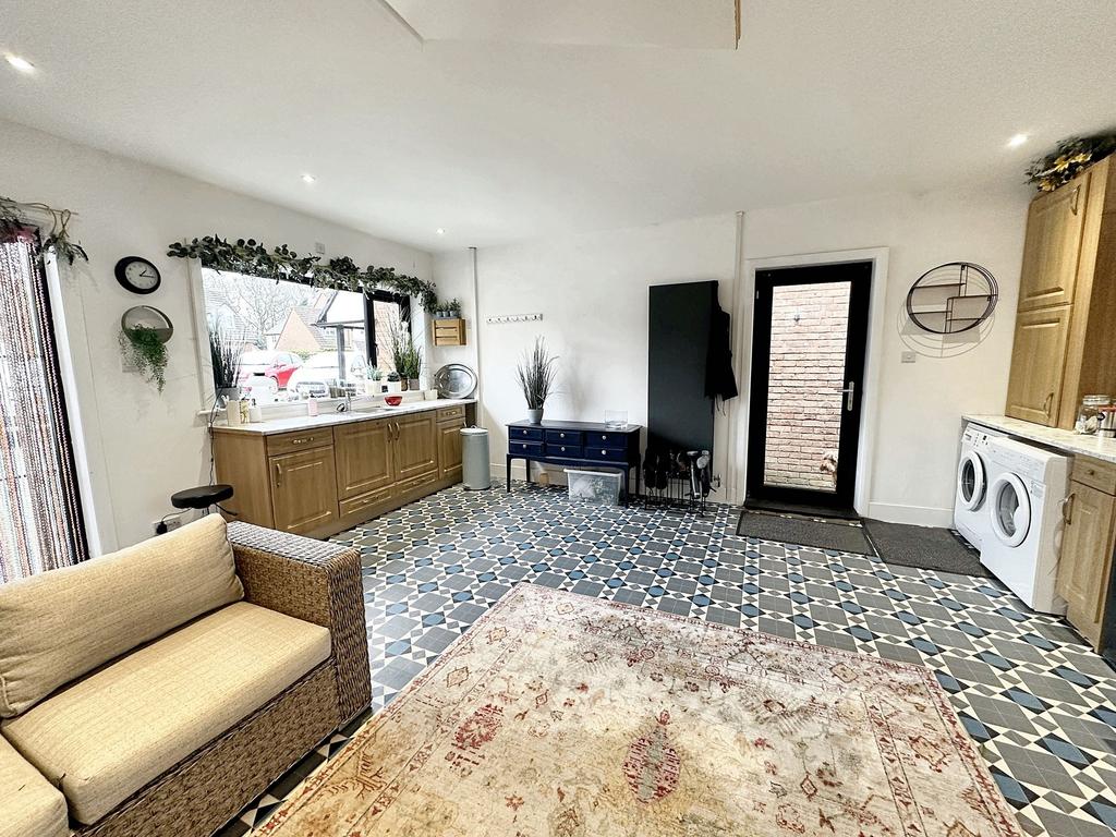Utility/Garden Room (Could be turned back into...