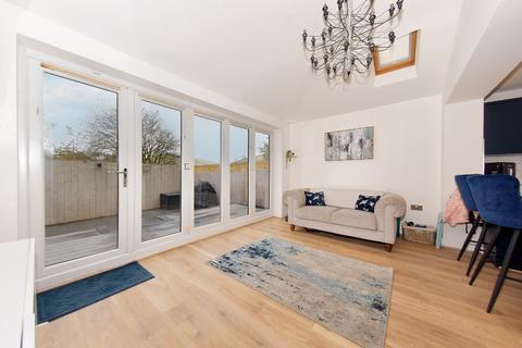 5 bedroom end of terrace house for sale, Field Park Grange, Gildersome, Leeds