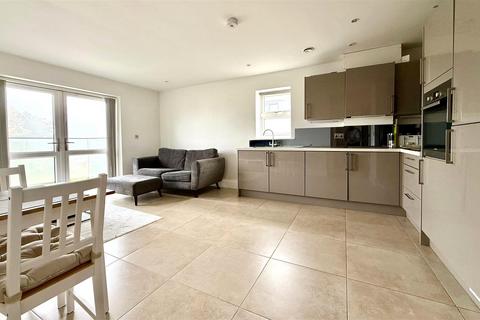 2 bedroom flat for sale, Aspen Place, Bushey Heath WD23