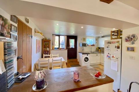 3 bedroom end of terrace house for sale, High Street, Heytesbury