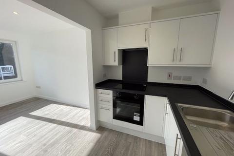 2 bedroom flat to rent, Westway, Caterham