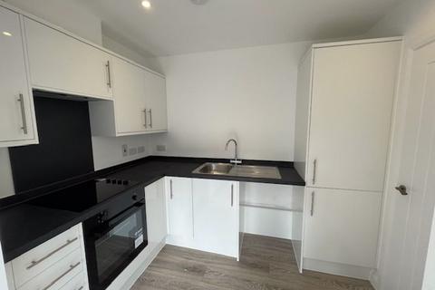 2 bedroom flat to rent, Westway, Caterham