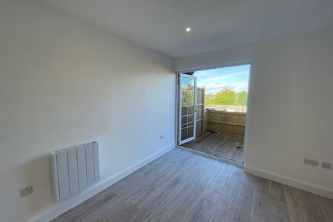 1 bedroom flat to rent, Westway, Caterham