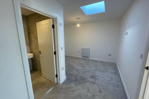 1 bedroom flat to rent, Westway, Caterham