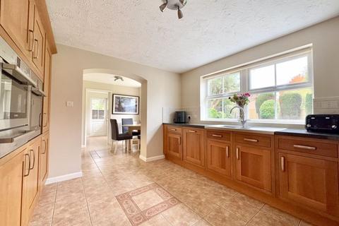 16 Weaver Avenue, Sutton Coldfield, B76 2BG
