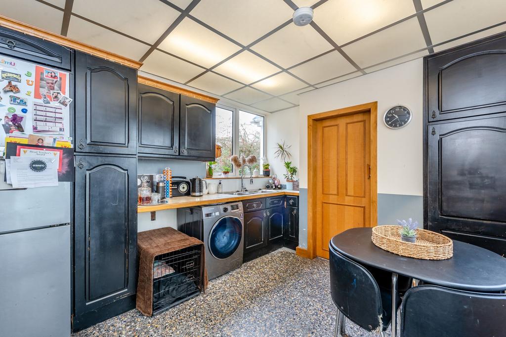 Kitchen/ dining room