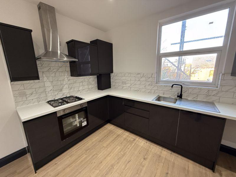 Roundhay Road, Leeds 2 bed ground floor flat to rent £995 pcm (£230 pw)