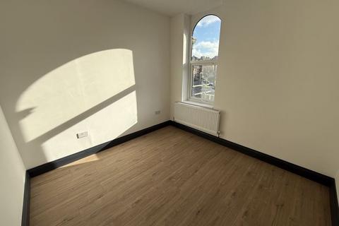 2 bedroom flat to rent, Roundhay Road, Leeds