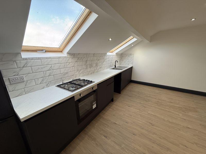 Roundhay Road, Leeds 2 bed flat to rent £1,150 pcm (£265 pw)