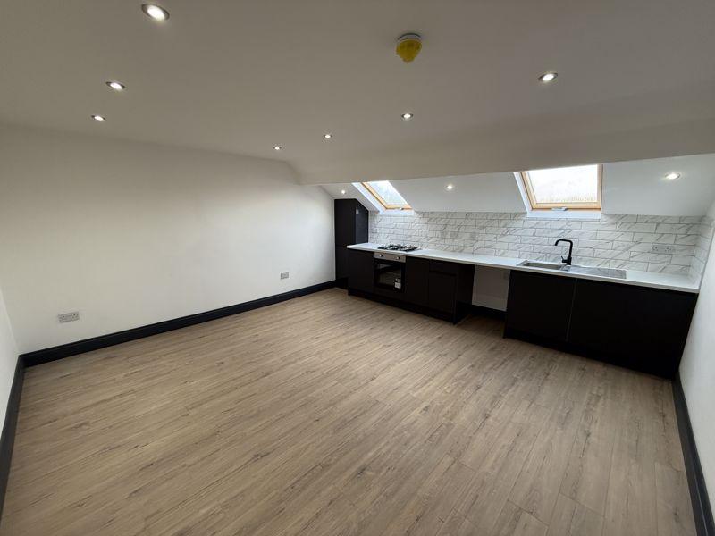 Roundhay Road, Leeds 2 bed flat to rent £1,150 pcm (£265 pw)