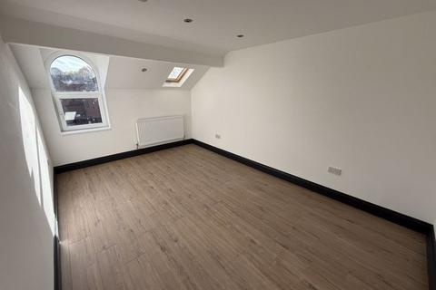 2 bedroom flat to rent, Roundhay Road, Leeds