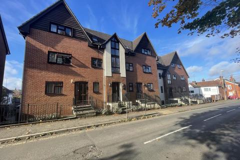 2 bedroom apartment to rent, 66 Midhurst Road, Liphook