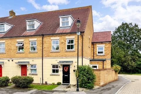 4 bedroom terraced house for sale, Lancaster Way, Ashford