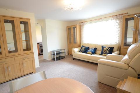 2 bedroom flat to rent, Walpole Road, Slough