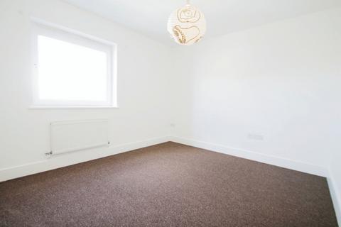 2 bedroom flat to rent, Bittern House, West Drayton