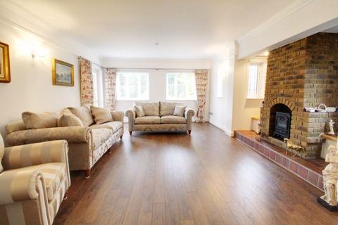 1 The Gateways, Goffs Oak, Waltham Cross, EN7 6SU