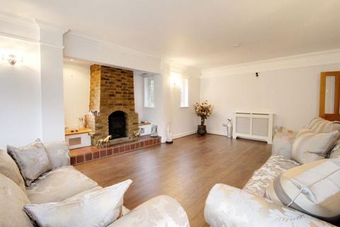 1 The Gateways, Goffs Oak, Waltham Cross, EN7 6SU