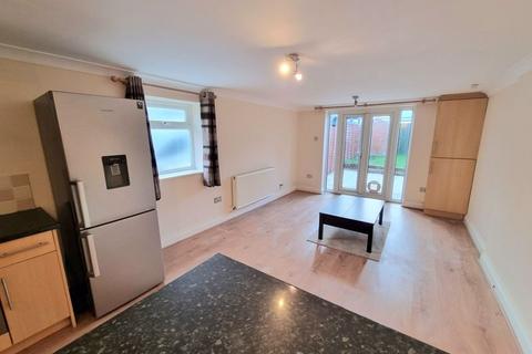 1 bedroom ground floor flat to rent, Sandy Lane North, Wallington