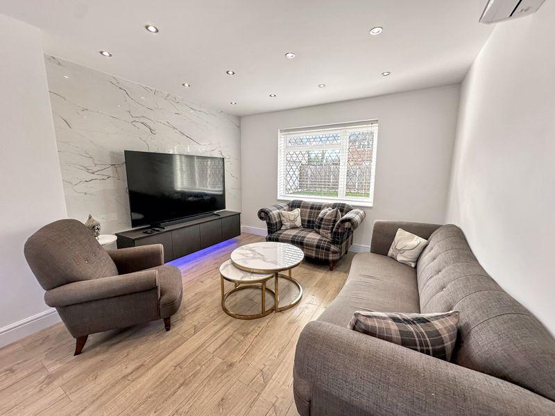 Hawthorne Crescent, Slough 3 bed semidetached house to rent £2,300