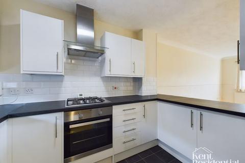 2 bedroom terraced house to rent, Bilsington Close, Chatham