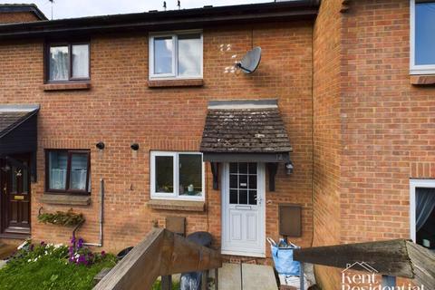 2 bedroom terraced house to rent, Bilsington Close, Chatham