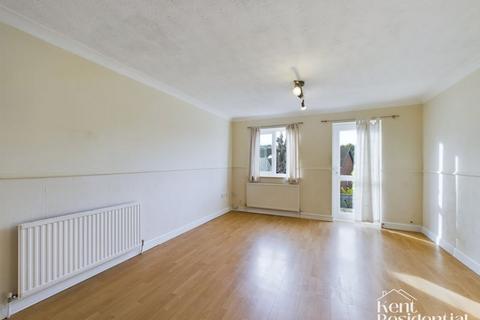 2 bedroom terraced house to rent, Bilsington Close, Chatham