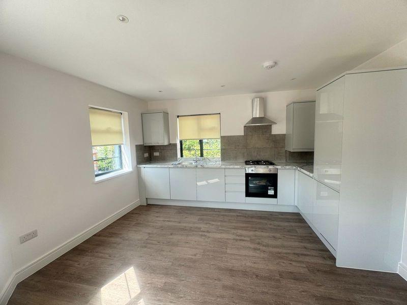 2 Bedroom Flat to Let in wood Green 2 bed flat to rent £2,050 pcm (£473 pw)
