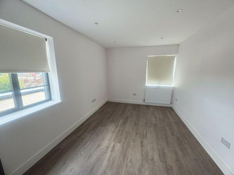 2 Bedroom Flat to Let in wood Green 2 bed flat to rent £2,050 pcm (£473 pw)