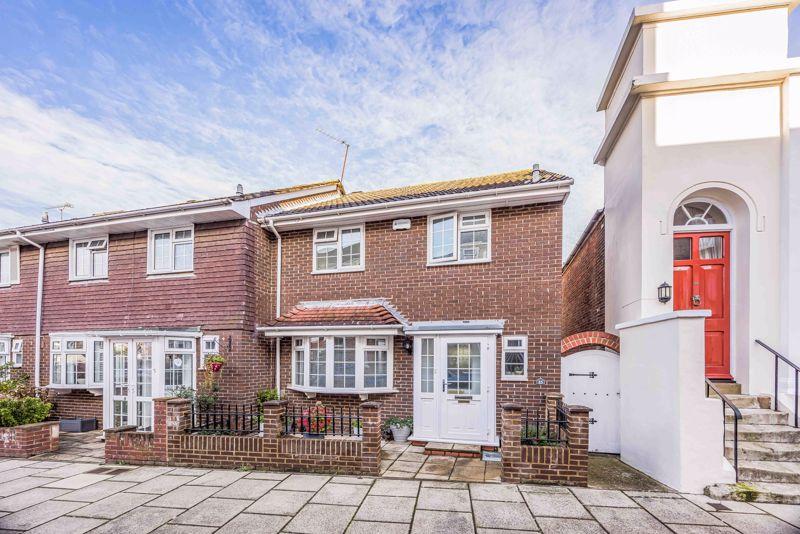 St. Thomas's Street, Old Portsmouth 3 bed end of terrace house for sale