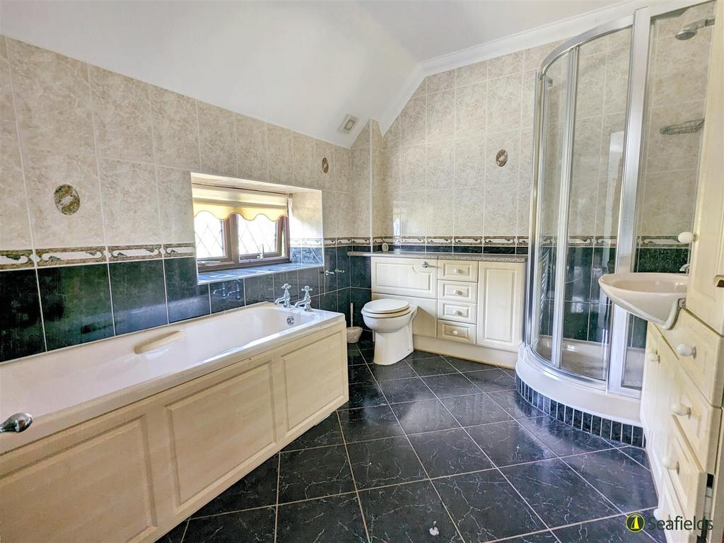 Bath/Shower Room