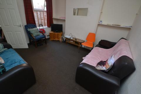 4 bedroom terraced house to rent, Harrington Drive, Nottingham NG7