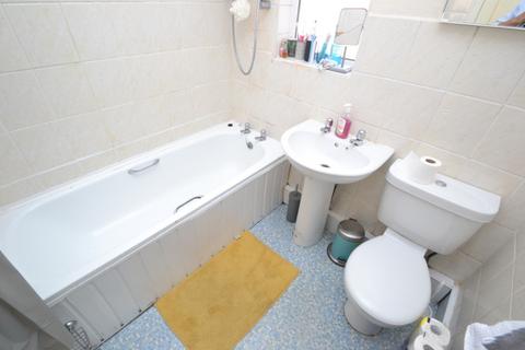 4 bedroom terraced house to rent, Harrington Drive, Nottingham NG7