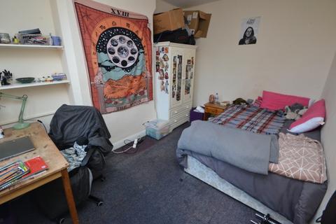 4 bedroom terraced house to rent, Harrington Drive, Nottingham NG7