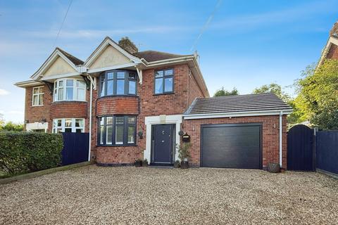 3 bedroom semi-detached house for sale, Hollycroft, Hinckley