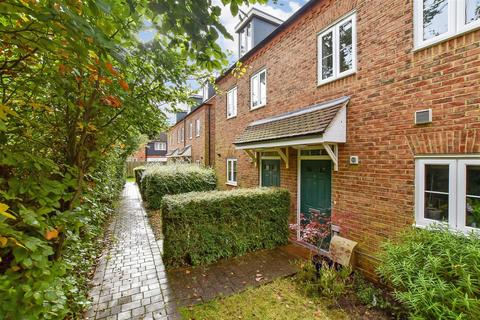 9 Staples Close, Broadbridge Heath, Horsham, RH12 3UL