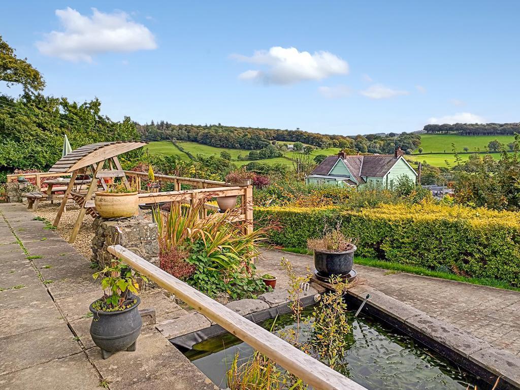 Front Gardens &amp; Views