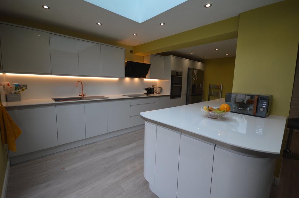Weston Close, Derbyshire S40 4 bed detached house for sale £390,000