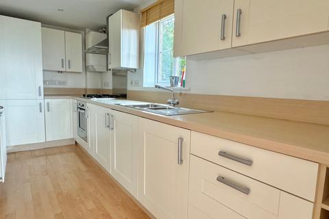35 Lower Corniche, Hythe, CT21 5TP