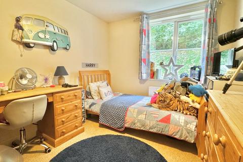 35 Lower Corniche, Hythe, CT21 5TP