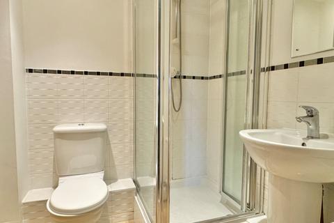 35 Lower Corniche, Hythe, CT21 5TP