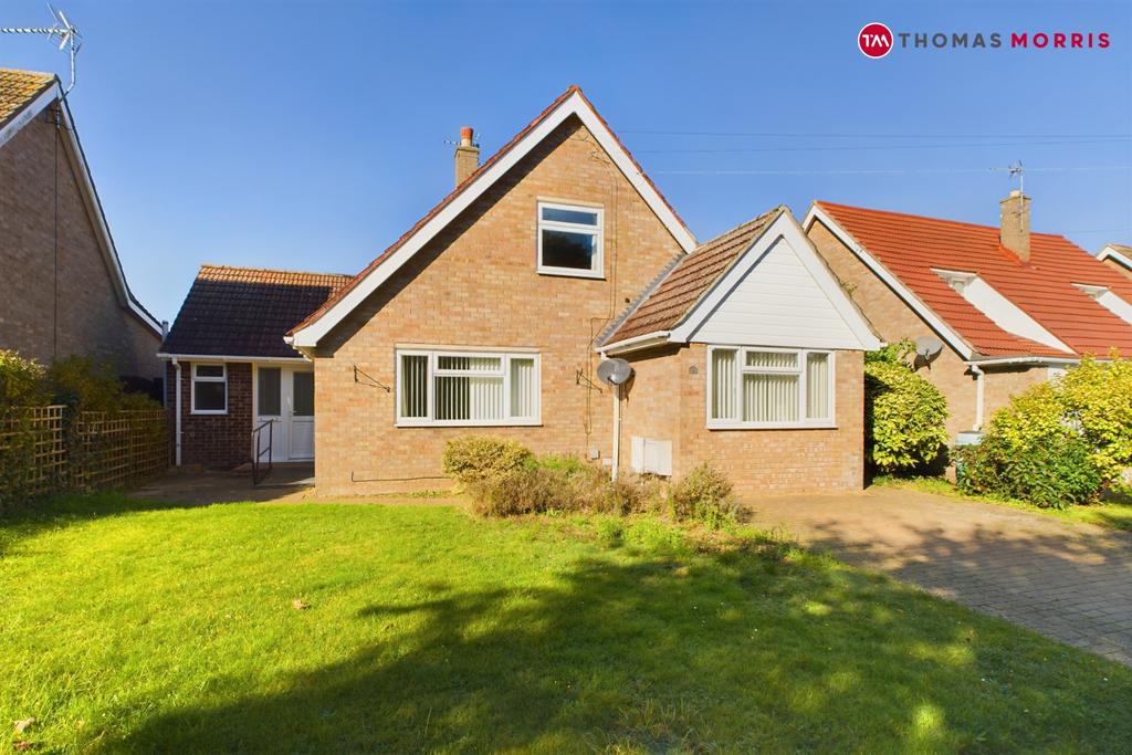 Manor Close, Huntingdon PE28 4 bed detached house for sale £400,000