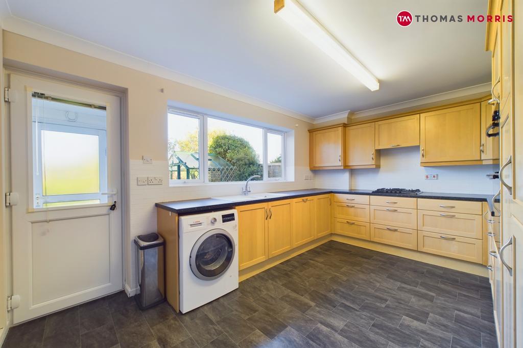 Manor Close, Huntingdon PE28 4 bed detached house for sale £400,000