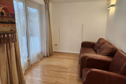 3 bedroom apartment to rent, Mansfield Road, Nottinghamshire NG5